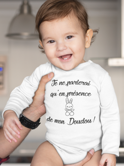 Body Bébé Je ne parlerai quand présence de mon doudou (Manches longues)